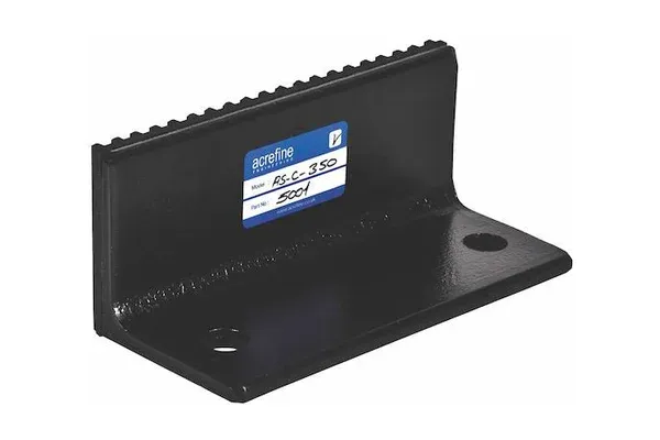 AS-C lateral snubber: black steel angle with a ribbed rubber face on the upstand